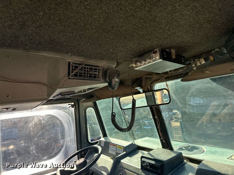 image for item DW4290 2004 Elgin Pelican street sweeper