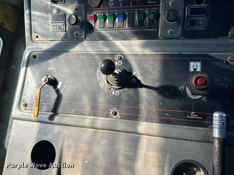 image for item DW4290 2004 Elgin Pelican street sweeper