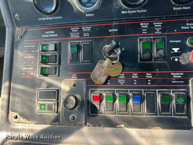 image for item DW4290 2004 Elgin Pelican street sweeper