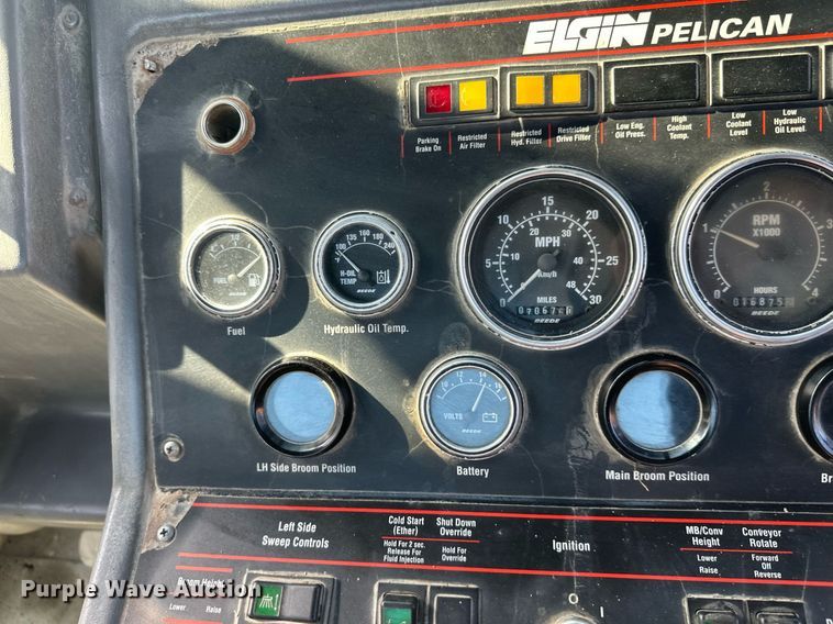 image for item DW4290 2004 Elgin Pelican street sweeper