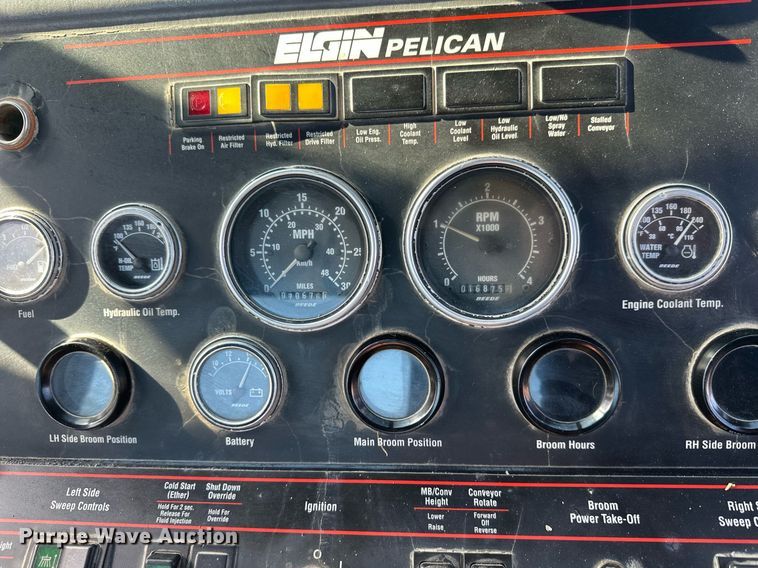 image for item DW4290 2004 Elgin Pelican street sweeper