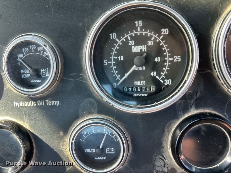 image for item DW4290 2004 Elgin Pelican street sweeper