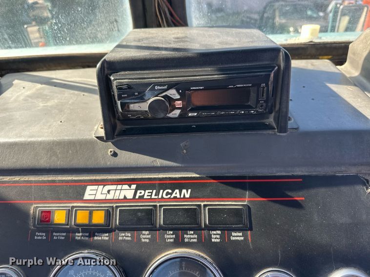 image for item DW4290 2004 Elgin Pelican street sweeper