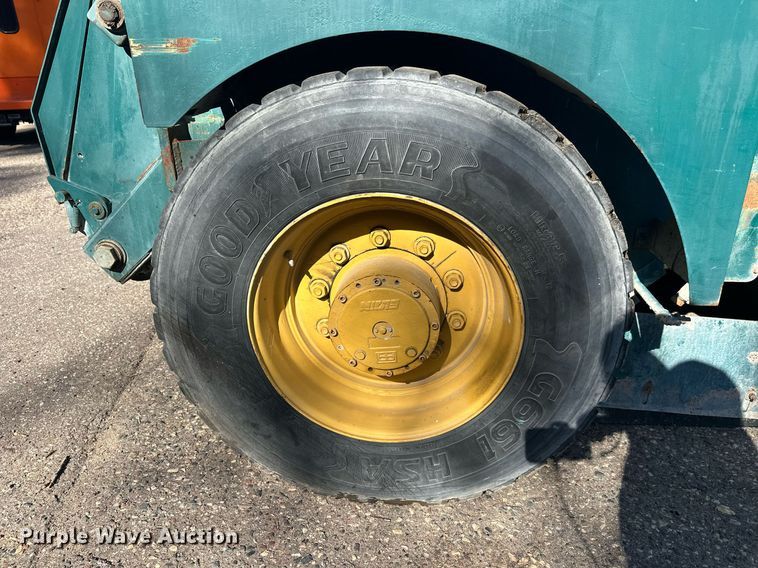 image for item DW4290 2004 Elgin Pelican street sweeper