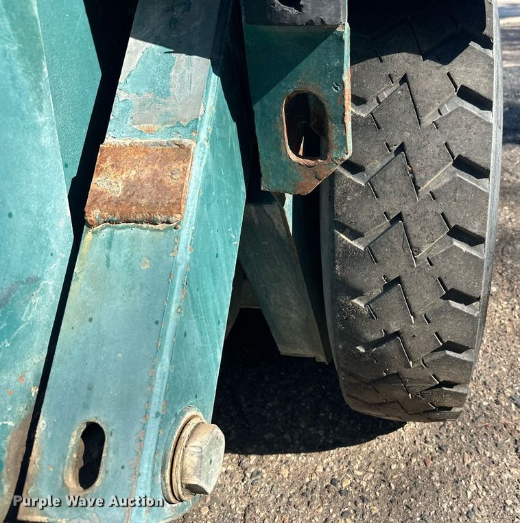 image for item DW4290 2004 Elgin Pelican street sweeper