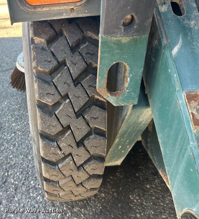 image for item DW4290 2004 Elgin Pelican street sweeper