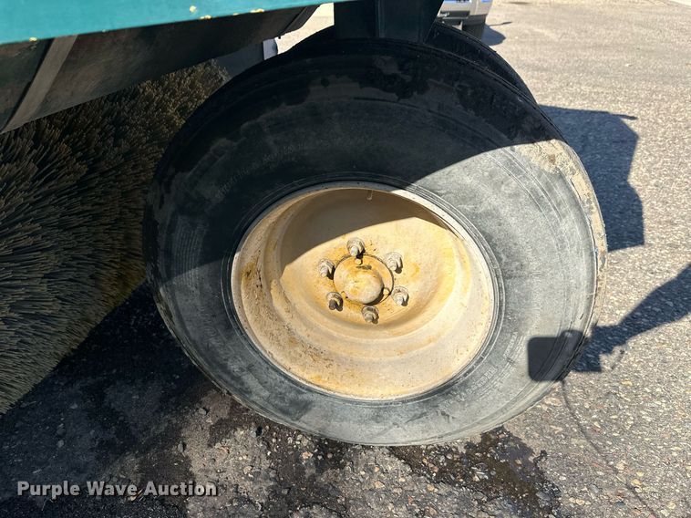 image for item DW4290 2004 Elgin Pelican street sweeper