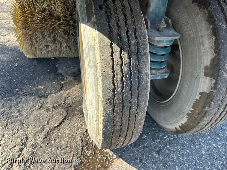 image for item DW4290 2004 Elgin Pelican street sweeper