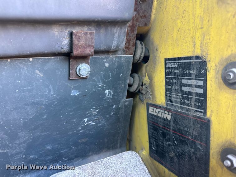 image for item DW4290 2004 Elgin Pelican street sweeper