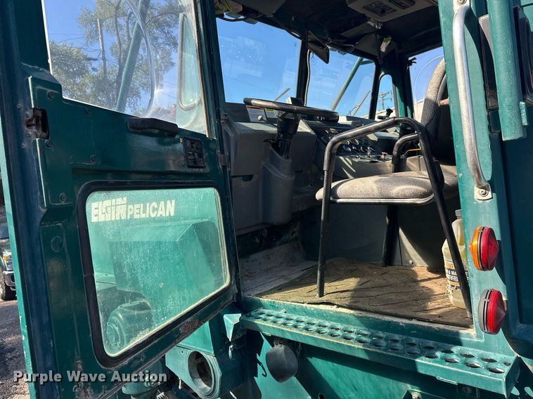 image for item DW4291 Elgin Pelican street sweeper