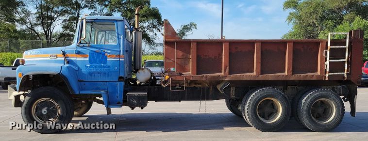 image for item DX7196 1979 Ford 9000 dump truck