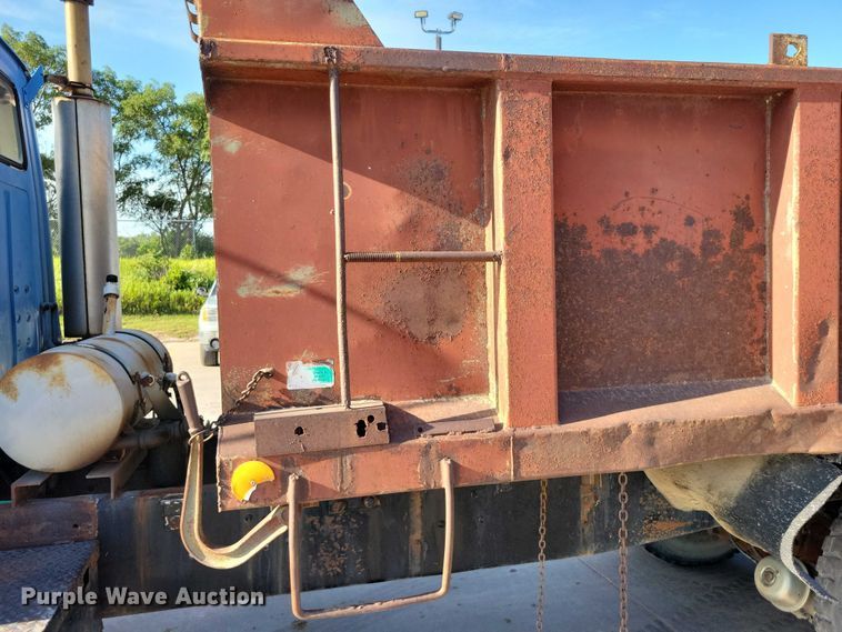 image for item DX7196 1979 Ford 9000 dump truck