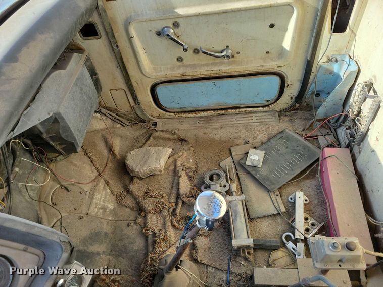 image for item DX7196 1979 Ford 9000 dump truck