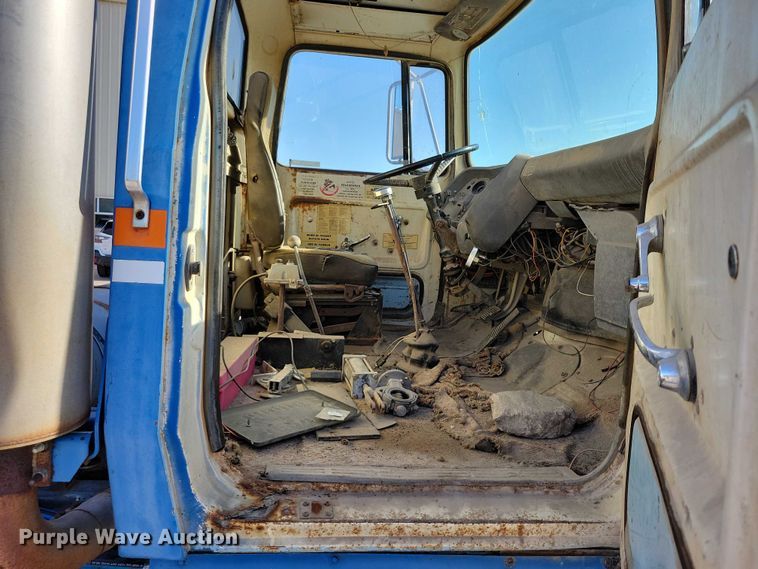 image for item DX7196 1979 Ford 9000 dump truck