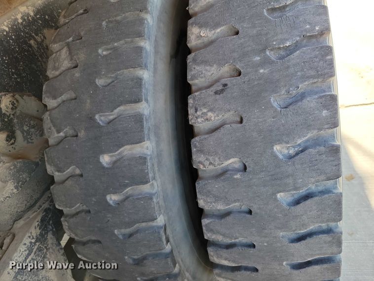 image for item DX7196 1979 Ford 9000 dump truck