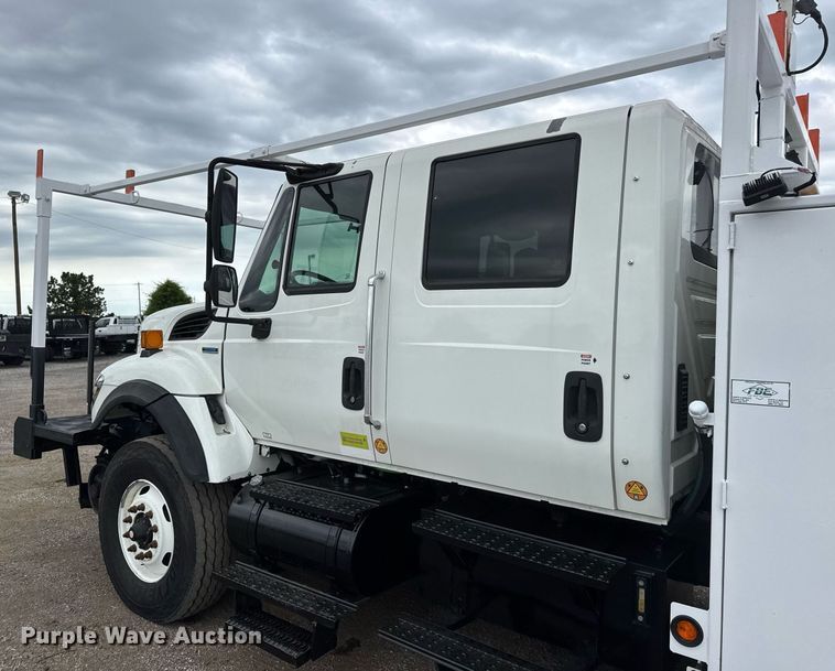 image for item DY0061 2008 International 7500  Crew Cab crane truck