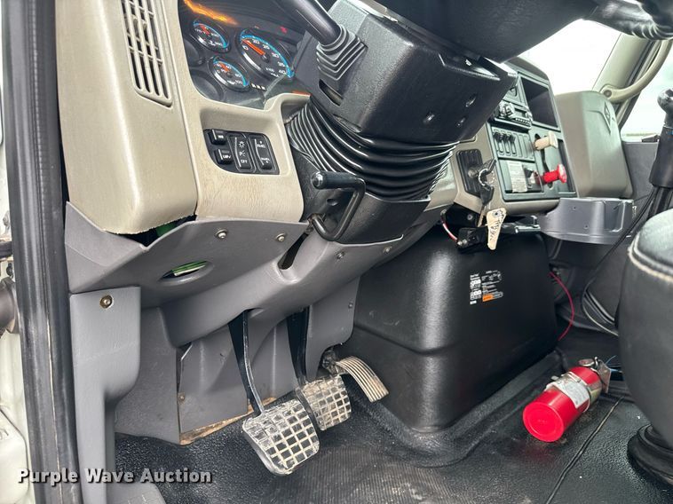 image for item DY0061 2008 International 7500  Crew Cab crane truck