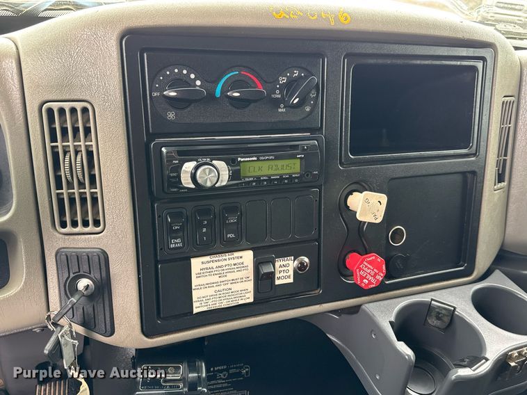 image for item DY0061 2008 International 7500  Crew Cab crane truck