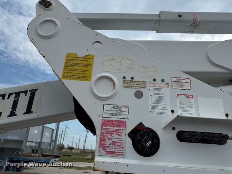 image for item DY8195 2009 Ford F550 Super Duty bucket truck