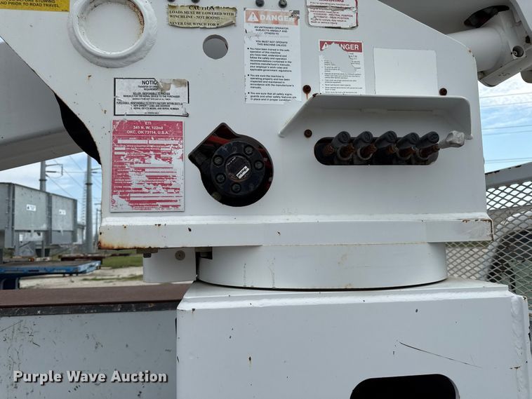 image for item DY8195 2009 Ford F550 Super Duty bucket truck