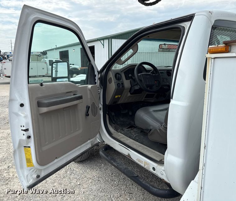 image for item DY8195 2009 Ford F550 Super Duty bucket truck