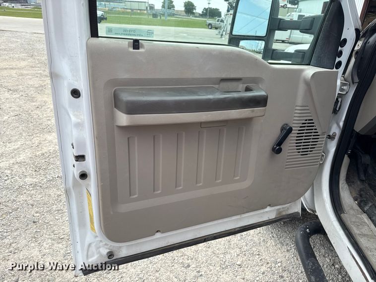 image for item DY8195 2009 Ford F550 Super Duty bucket truck