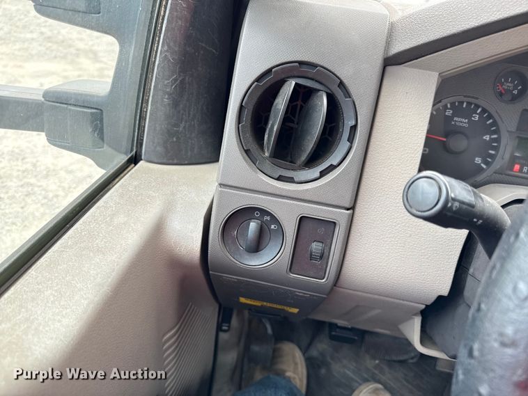 image for item DY8195 2009 Ford F550 Super Duty bucket truck