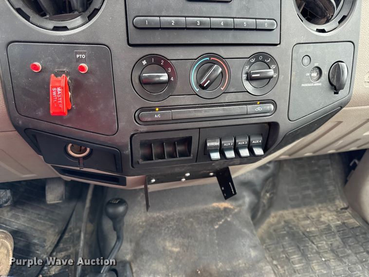 image for item DY8195 2009 Ford F550 Super Duty bucket truck