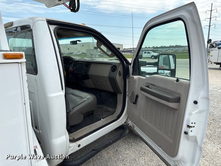 image for item DY8195 2009 Ford F550 Super Duty bucket truck