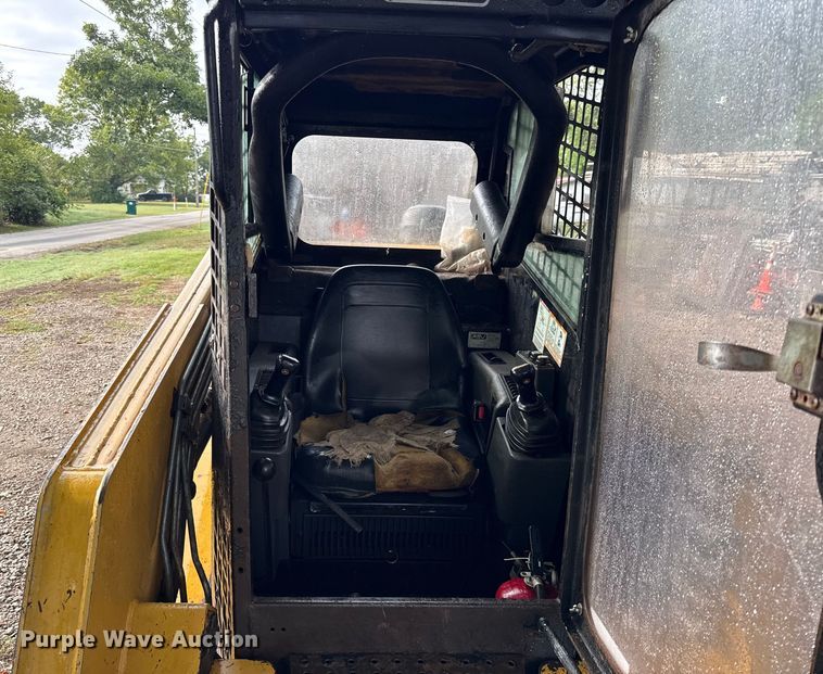 image for item DY8204 2005 ASV RC-100 tracked skid steer loader