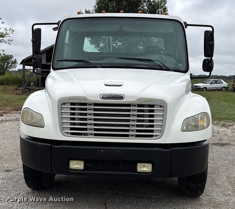 image for item DY8230 2004 Freightliner M2 dump truck