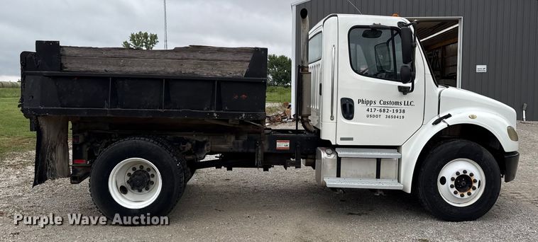 image for item DY8230 2004 Freightliner M2 dump truck