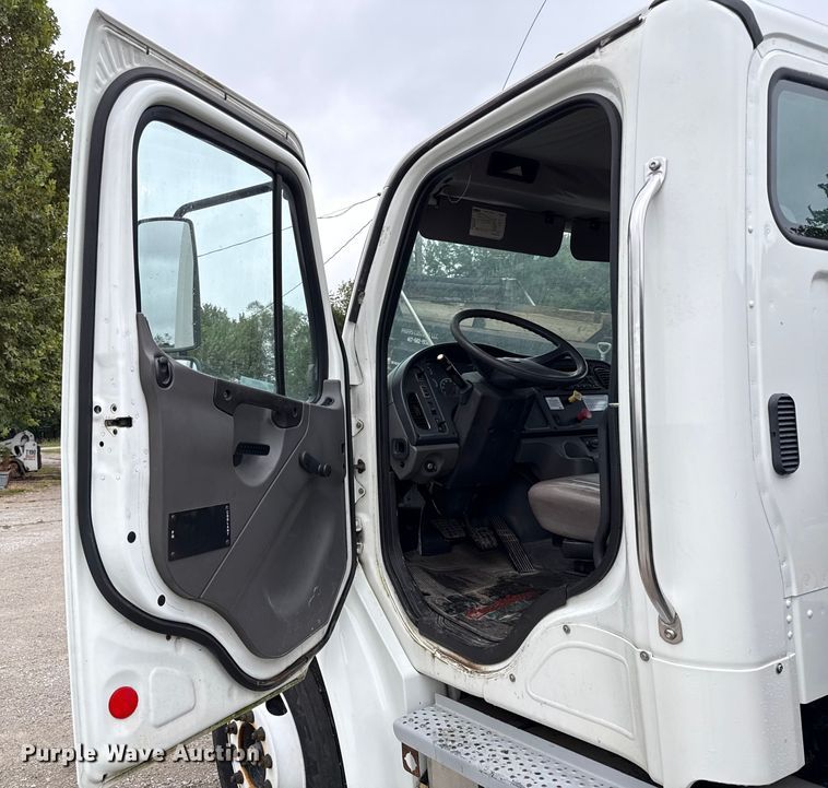 image for item DY8230 2004 Freightliner M2 dump truck