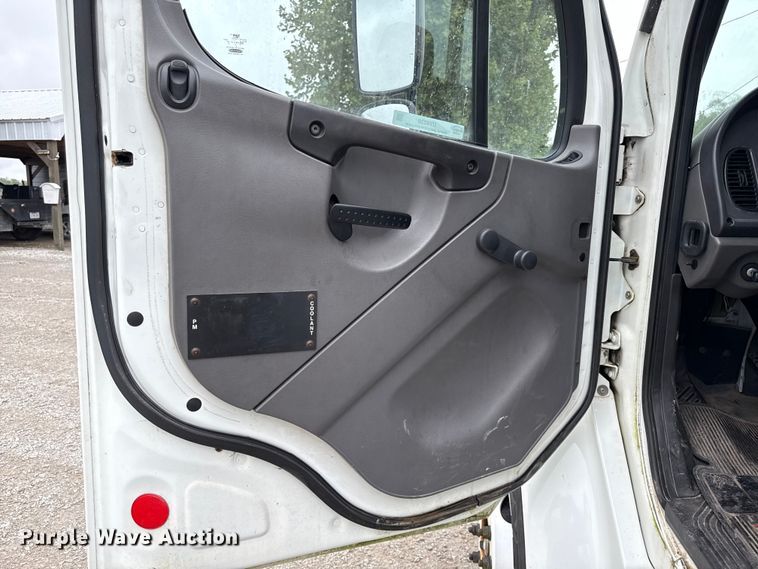 image for item DY8230 2004 Freightliner M2 dump truck