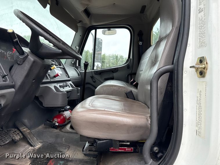 image for item DY8230 2004 Freightliner M2 dump truck