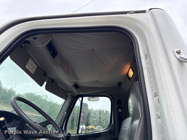 image for item DY8230 2004 Freightliner M2 dump truck