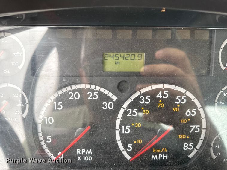 image for item DY8230 2004 Freightliner M2 dump truck