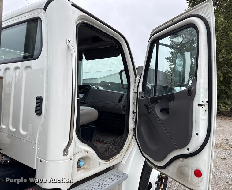 image for item DY8230 2004 Freightliner M2 dump truck