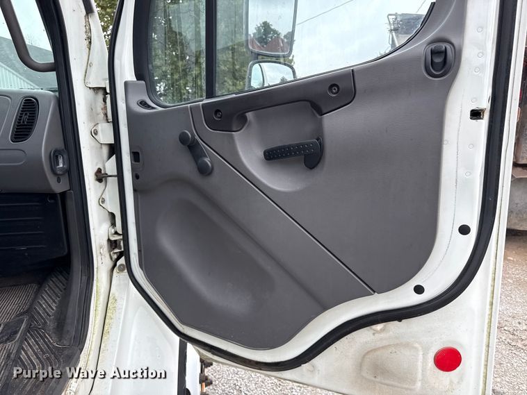 image for item DY8230 2004 Freightliner M2 dump truck