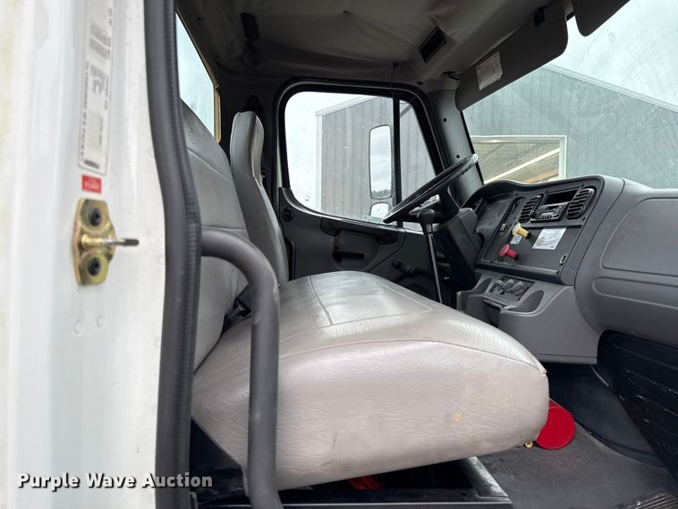 image for item DY8230 2004 Freightliner M2 dump truck