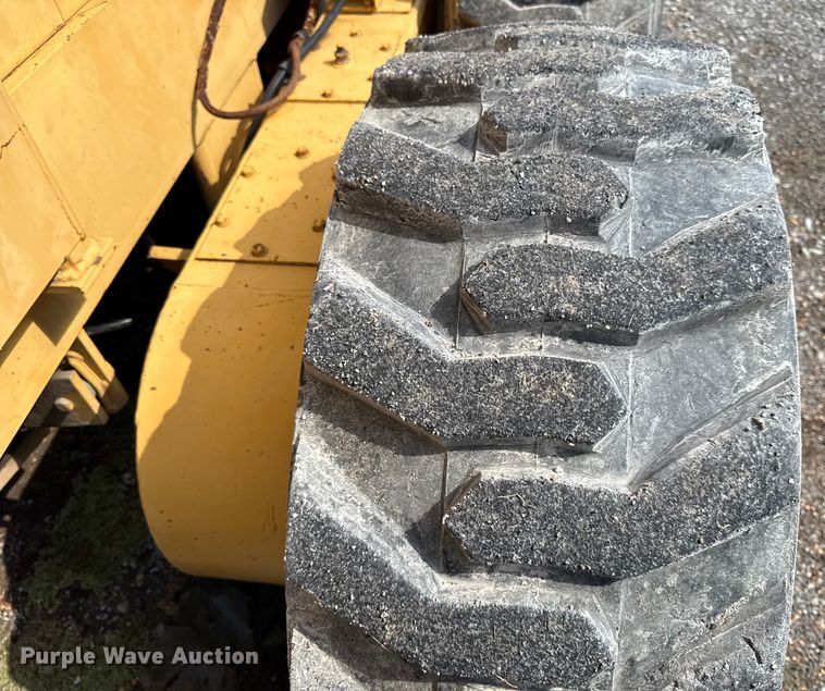 image for item DY8235 1996 Champion C70A   motor grader