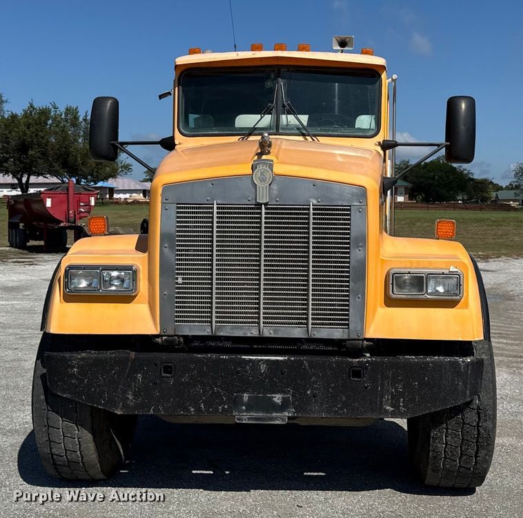 image for item DY8237 2000 Kenworth ready mix truck