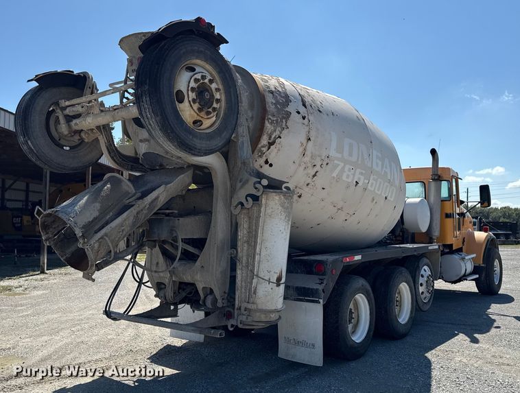 image for item DY8237 2000 Kenworth ready mix truck