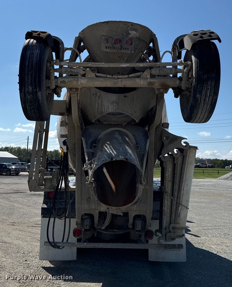 image for item DY8237 2000 Kenworth ready mix truck