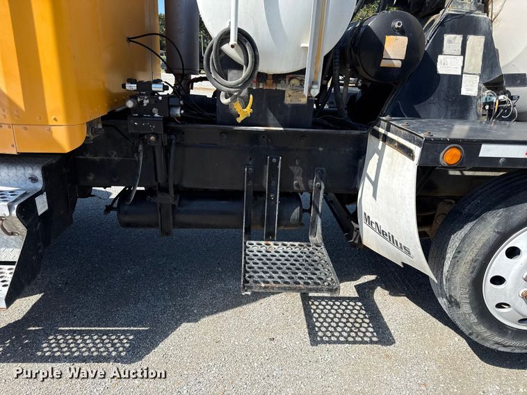 image for item DY8237 2000 Kenworth ready mix truck