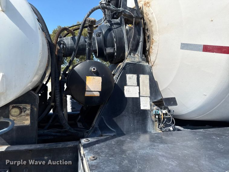 image for item DY8237 2000 Kenworth ready mix truck