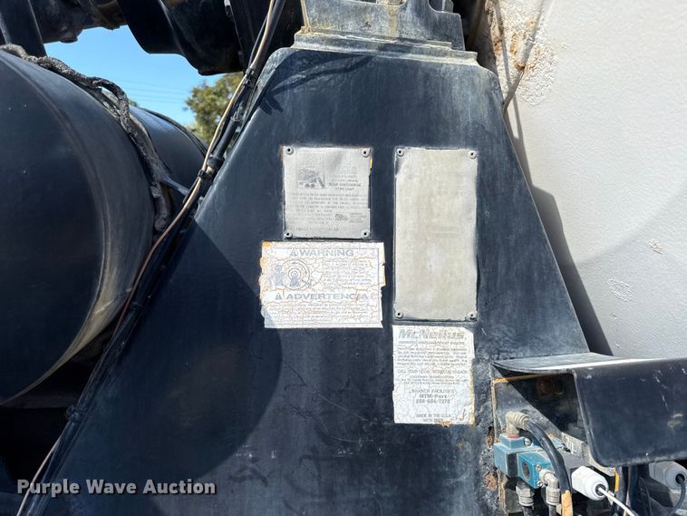 image for item DY8237 2000 Kenworth ready mix truck