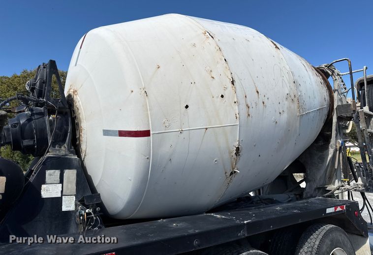 image for item DY8237 2000 Kenworth ready mix truck