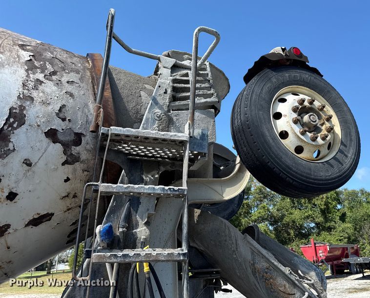 image for item DY8237 2000 Kenworth ready mix truck