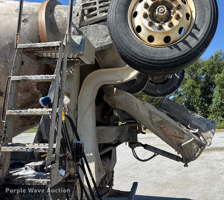 image for item DY8237 2000 Kenworth ready mix truck